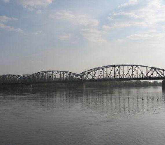 Istniejący w Toruniu most przez Wisłę. Fot. Agata Sumara, inzynieria.com